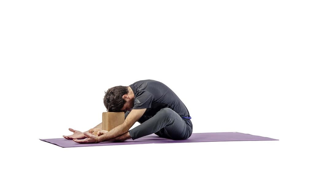 Mariposa Baddha Konasana con un bloque