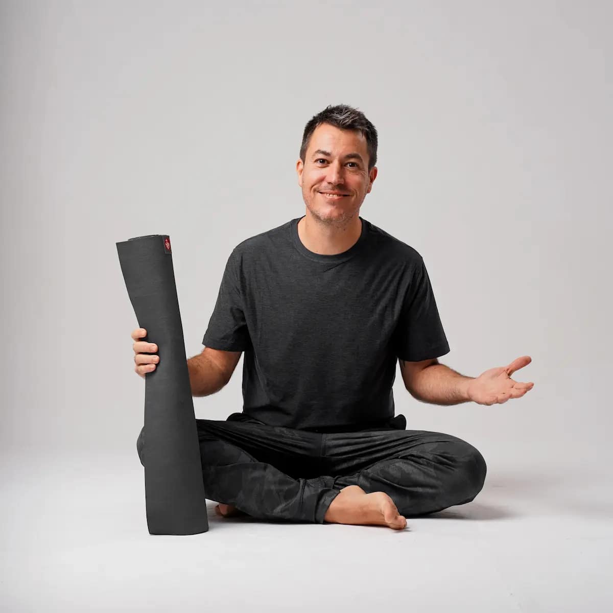 Camilo Carreiro profesor de yoga y movimiento